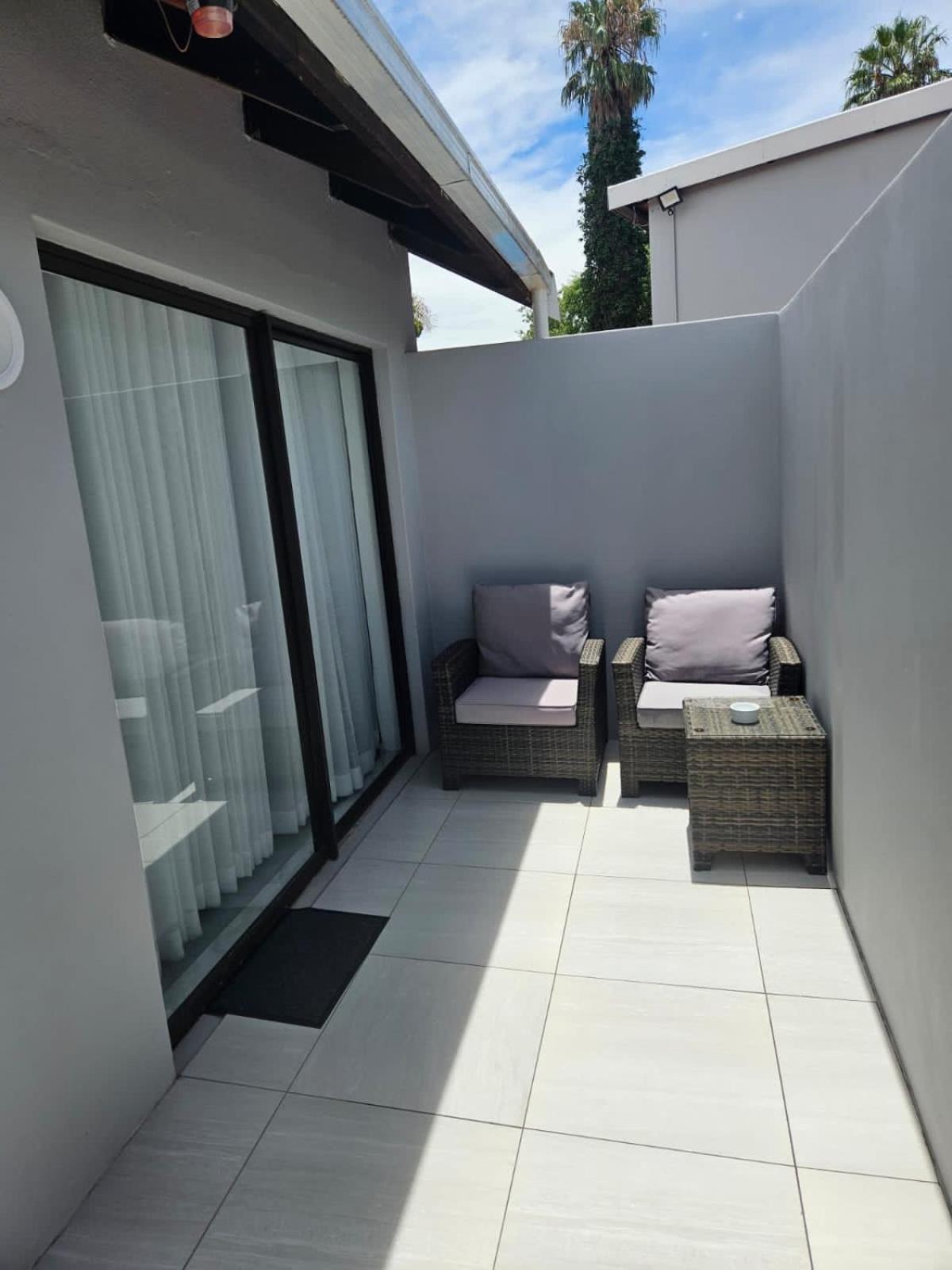 Nicky'S Guest House Roodepoort Exterior photo